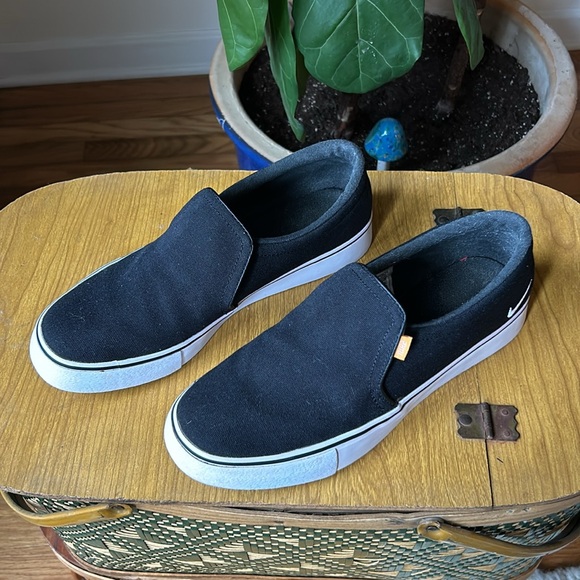 Nike Women's Court Royale Ac SLP Sneaker - Picture 2 of 6